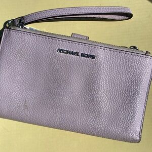 LOVED lilac leather Michael Kors MK wallet/wristlet w/ cell phone pocket